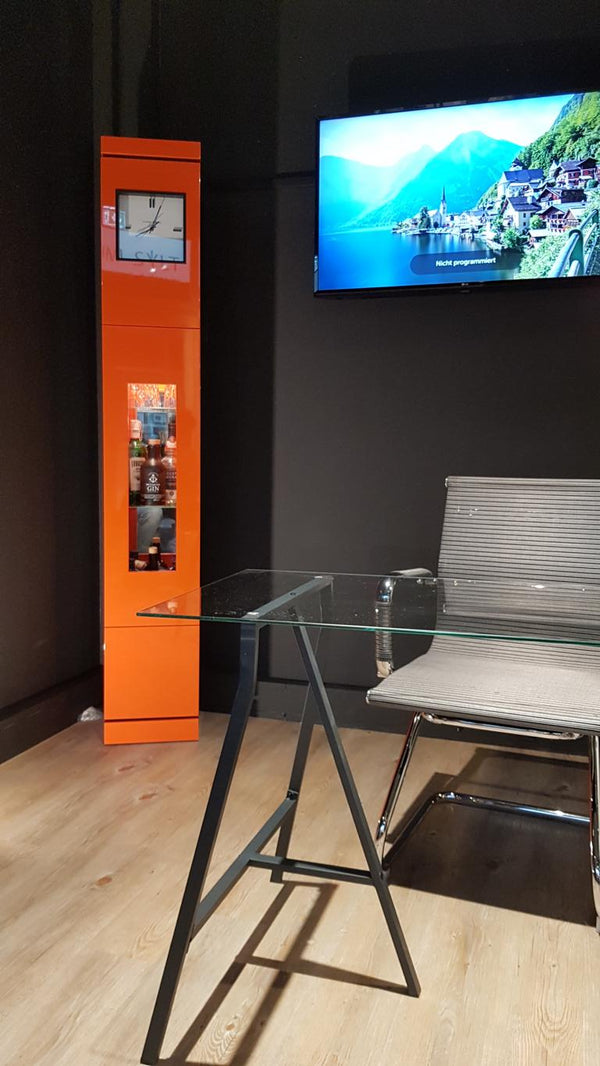 Orange Mini-Bar Standuhr für den heimischen Hobbyraum